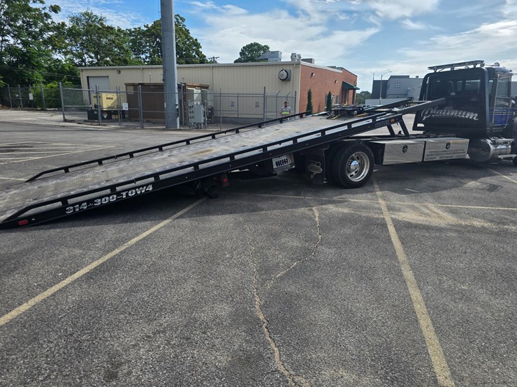 2022-peterbilt-337-image-90
