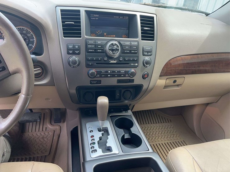 2011-nissan-armada-image-13
