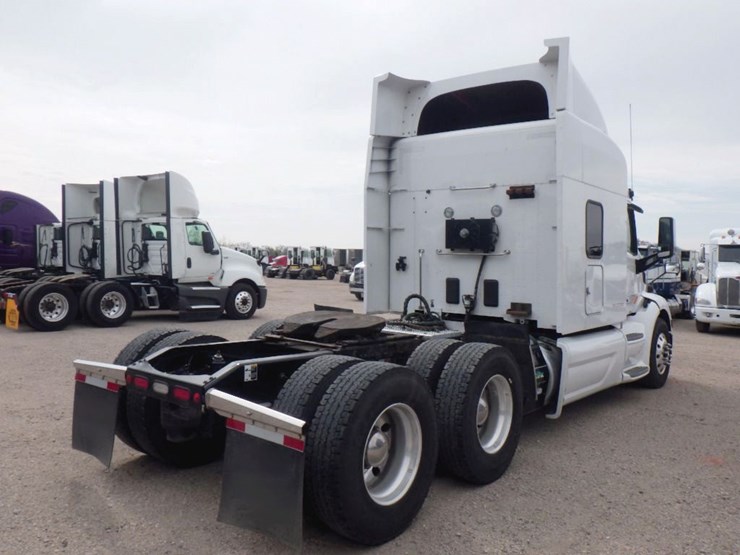 2020-peterbilt-579-image-3