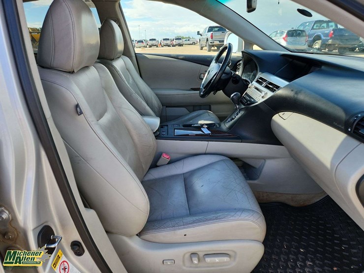 2010-lexus-rx350-image-16