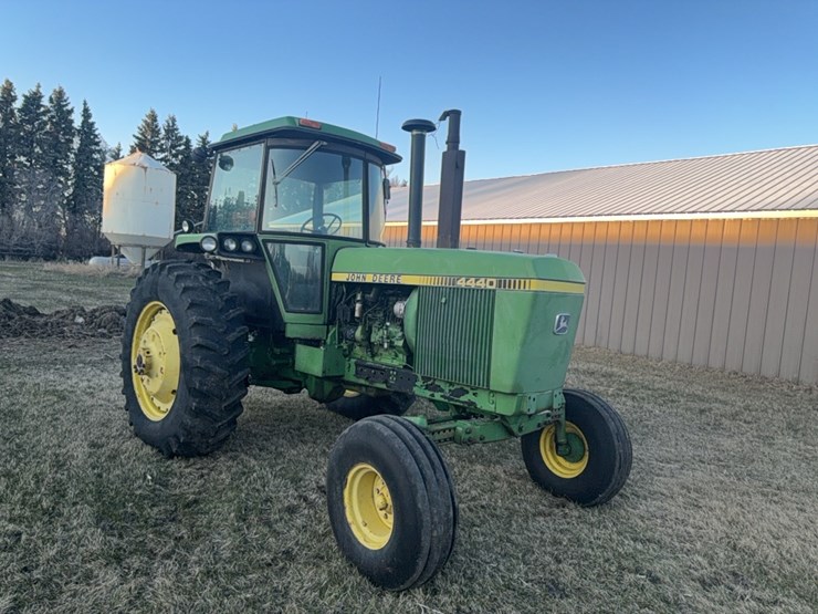john-deere-4440-image-1