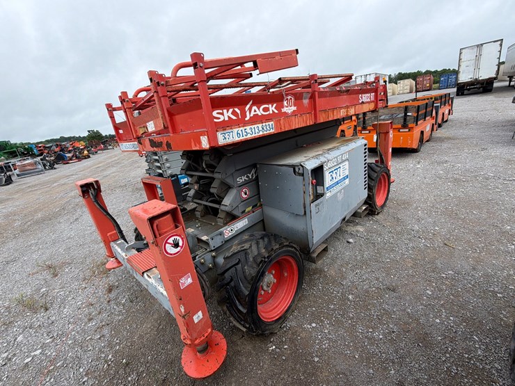 skyjack-sj6832rt-image-2