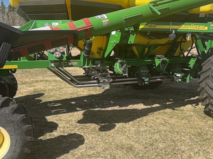 2000-john-deere-1910-image-104