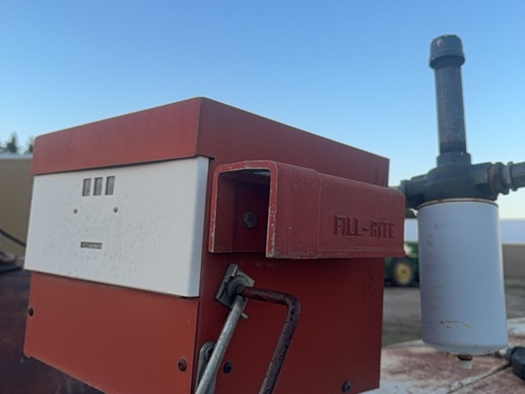 1000-gallon-fuel-tank-with-pump-image-9