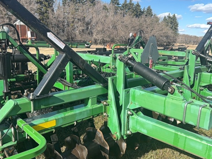 summers-40’-supercoulter-plus-vertical-tillage,-equipped-with-summer’s-heavy-duty-3-bar-harrows-and-rolling-baskets-image-61