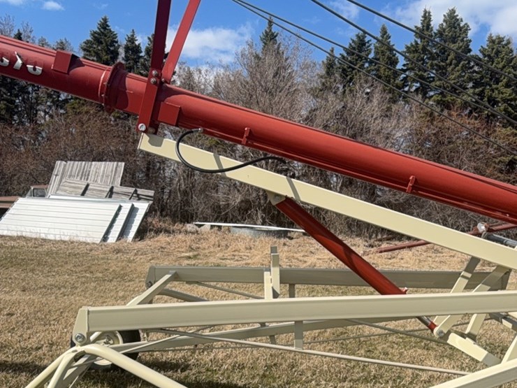 10-x-70-farmking-auger-with-swing-out-mechanical-drive-hopper￼-image-22