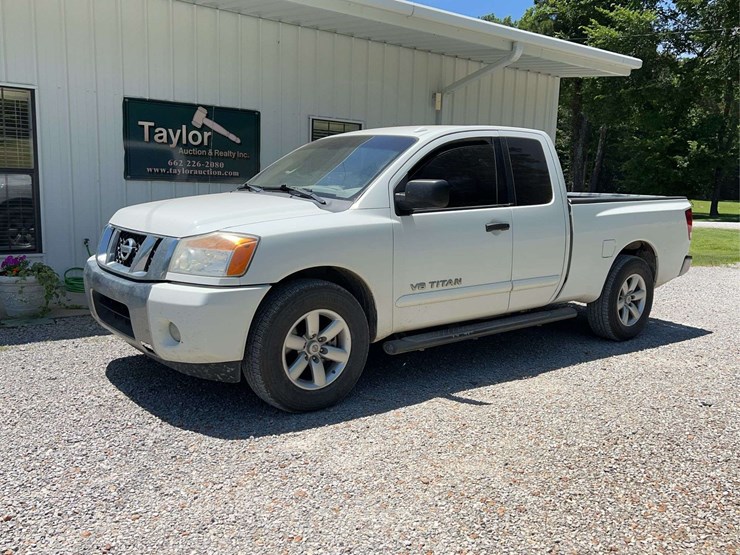 2014-nissan-titan-image-1