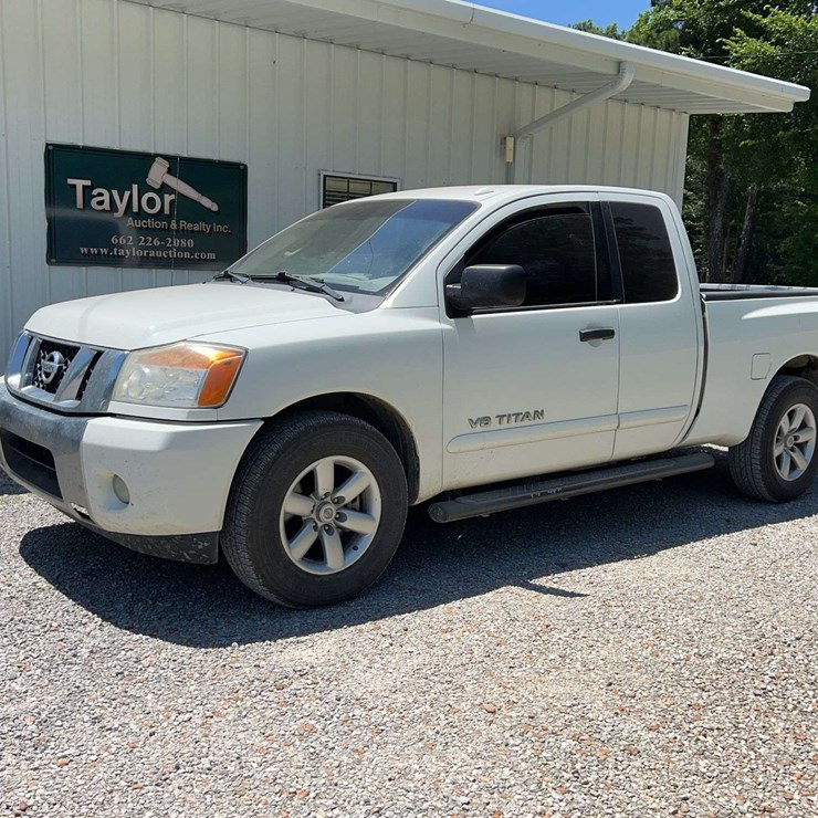 2014 NISSAN TITAN