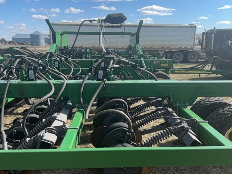 2000-john-deere-1910-image-11