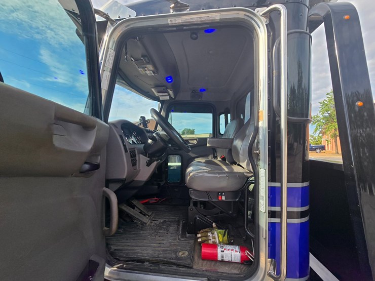 2022-peterbilt-337-image-64