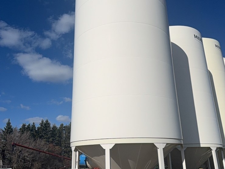 meridian-5000-bushel-hopper-bin-with-fan,-this-bin-is-designed-for-fertilizer,-however-it-has-never-had-fertilizer-in-it.-grain-only.-excellent-shape.-image-7
