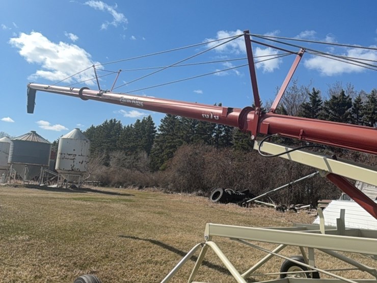 10-x-70-farmking-auger-with-swing-out-mechanical-drive-hopper￼-image-17