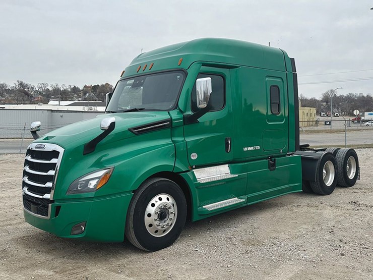 2023-freightliner-cascadia-126-image-1
