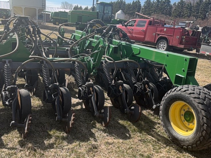 2000-john-deere-1910-image-160