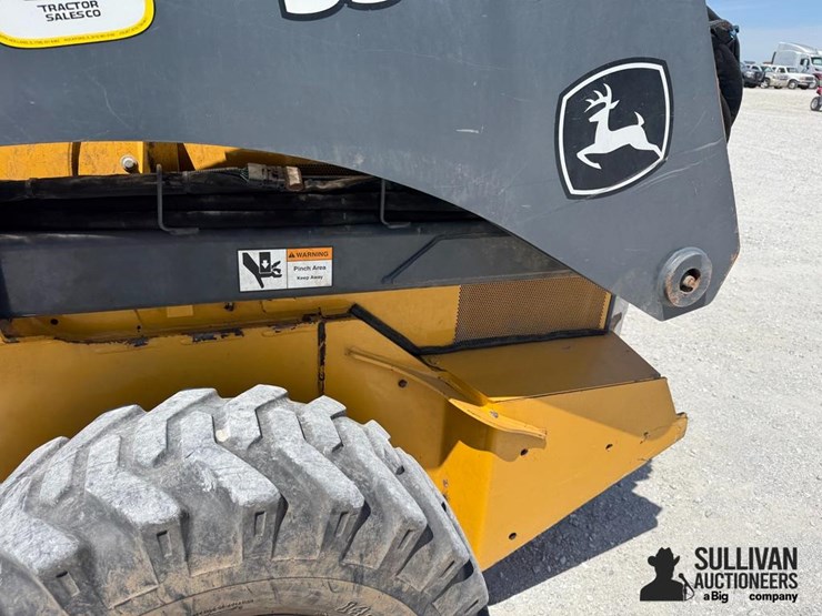 2017-deere-330g-image-19