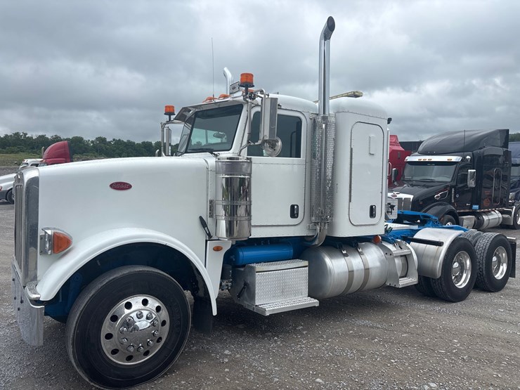 2013-peterbilt-367-image-1