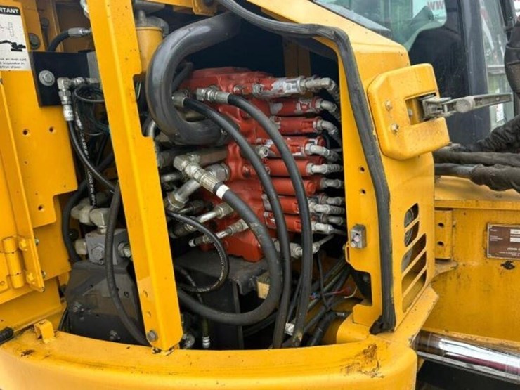 2014-deere-85g-image-38