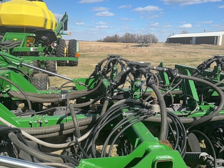 2000-john-deere-1910-image-75