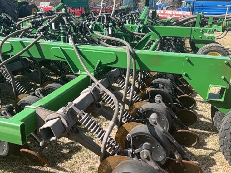 2000-john-deere-1910-image-59