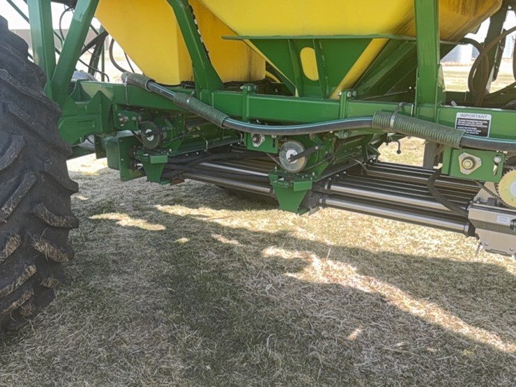 2000-john-deere-1910-image-136