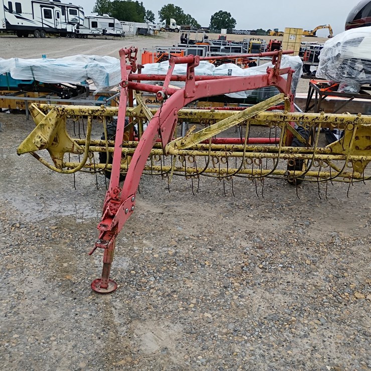 NEW HOLLAND 256