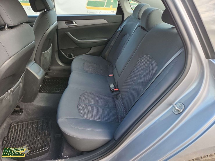 2017-hyundai-sonata-4dr-sedan-image-15