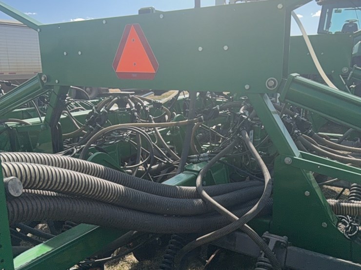 2000-john-deere-1910-image-44