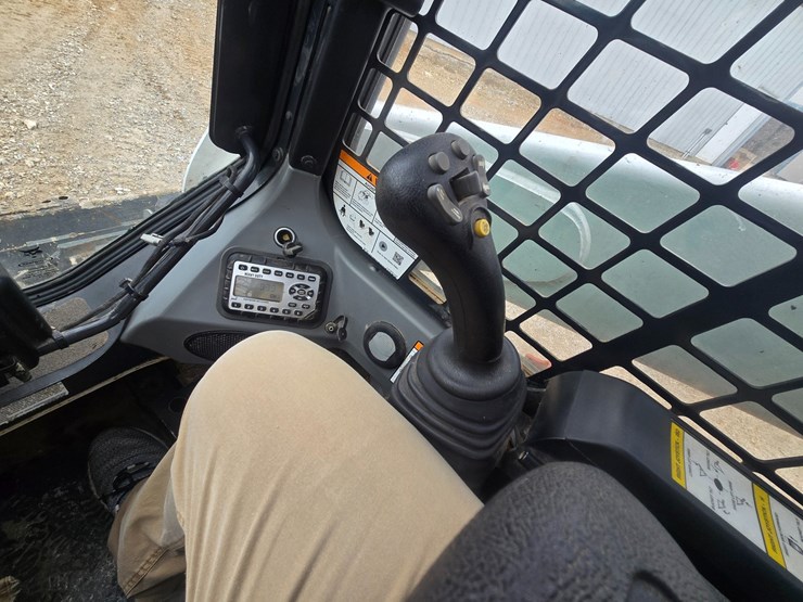 2023-bobcat-t770-image-29