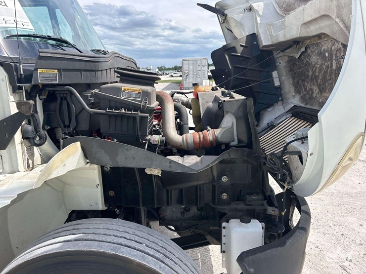 2018-international-durastar-4300-image-10