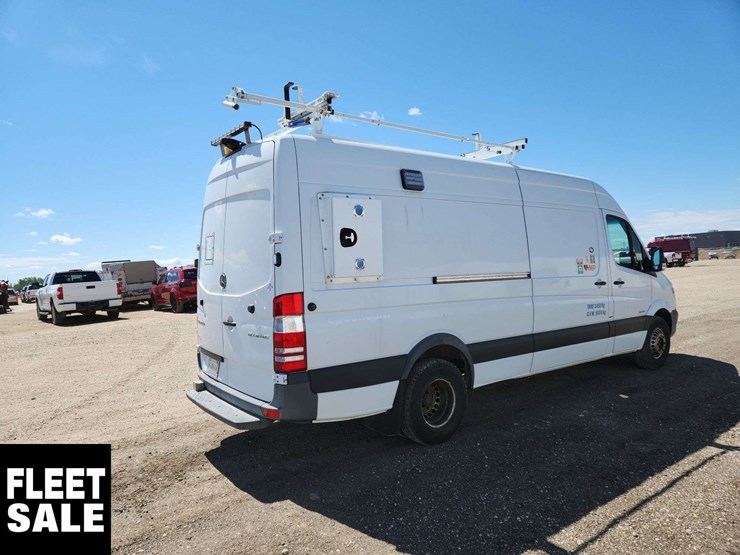 2015-mercedes-benz-sprinter-3500-image-4