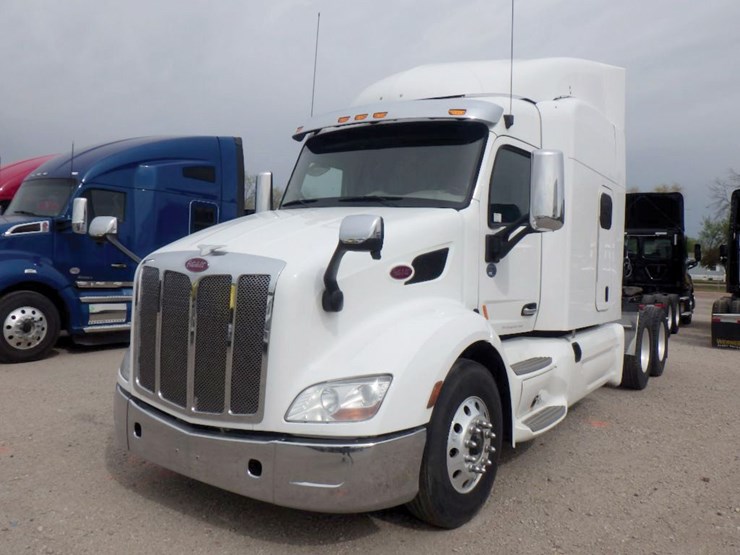 2020-peterbilt-579-image-1