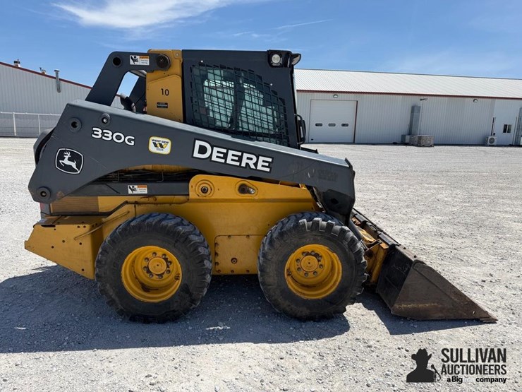 2017-deere-330g-image-4