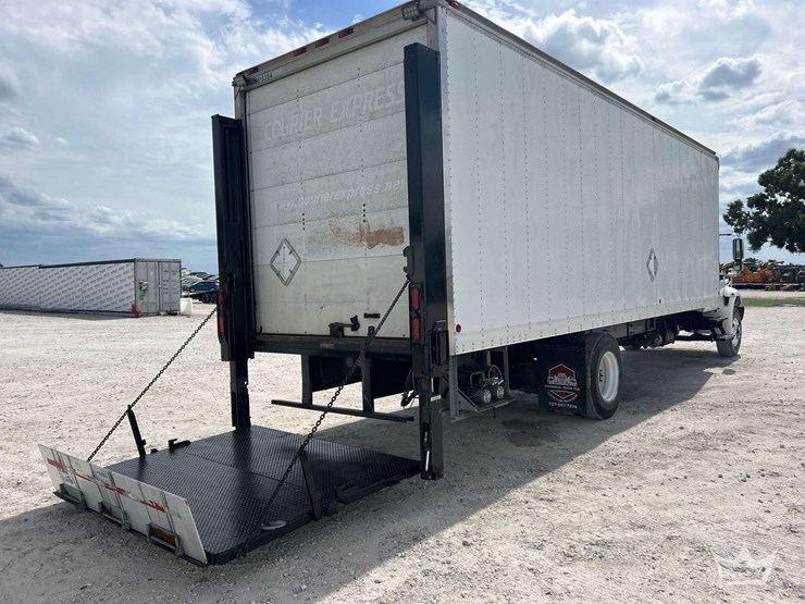 2018-international-durastar-4300-image-3