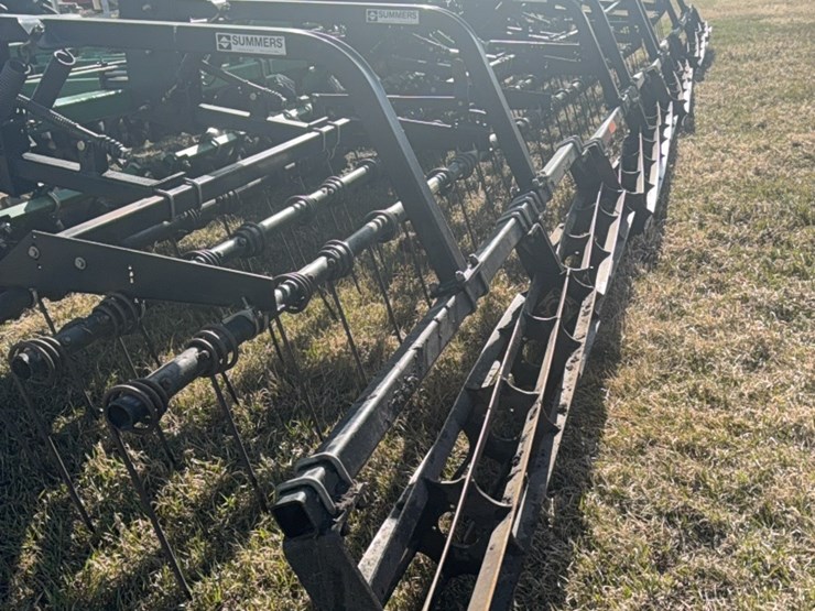 summers-40’-supercoulter-plus-vertical-tillage,-equipped-with-summer’s-heavy-duty-3-bar-harrows-and-rolling-baskets-image-21