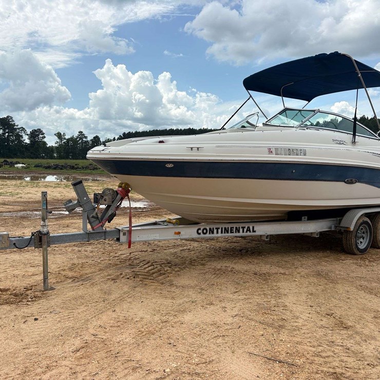 Sea Ray 220SD Ski Boat W/ Trailer