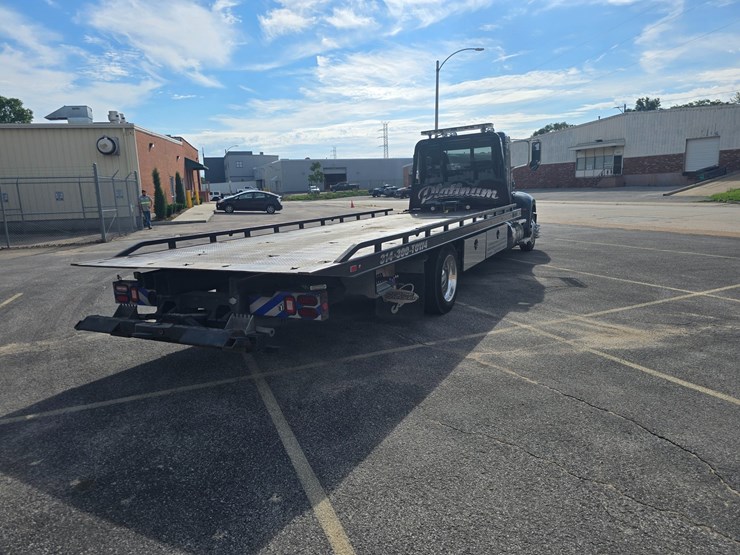 2022-peterbilt-337-image-18