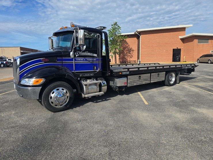 2022-peterbilt-337-image-4