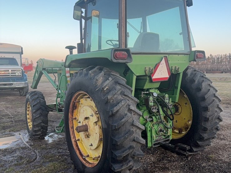 john-deere-725-image-11
