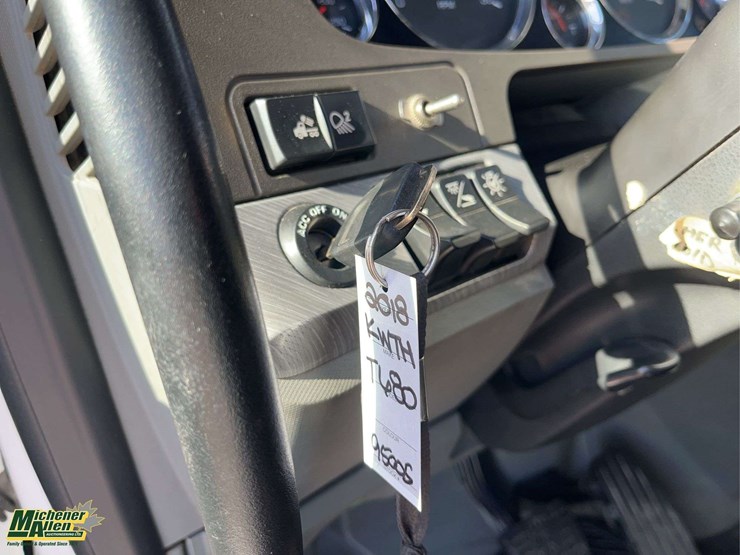 2018-kenworth-t680-image-16