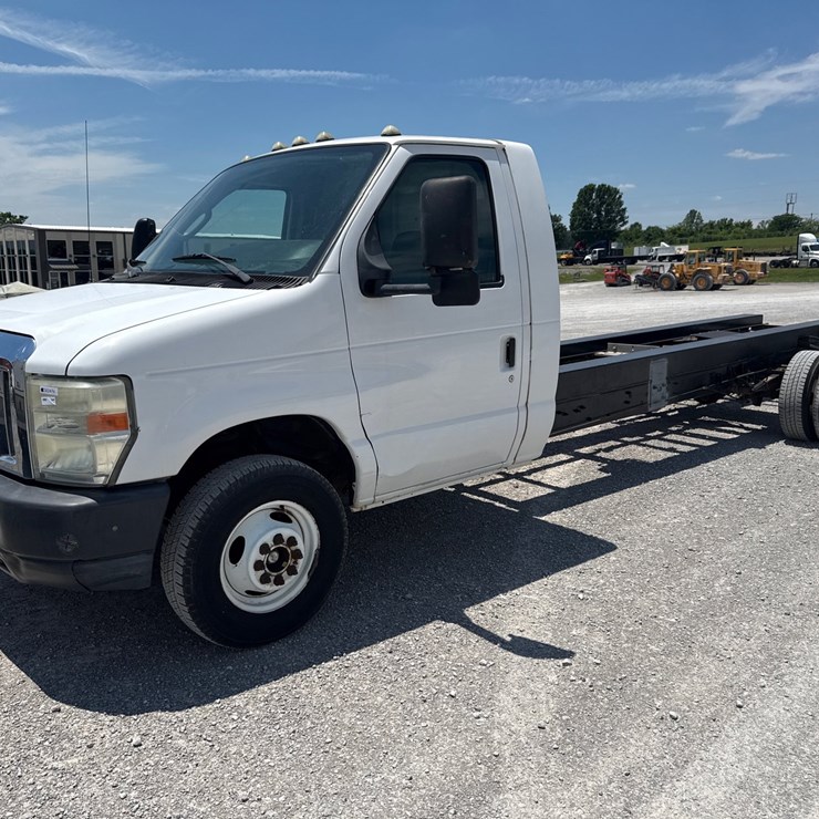 2011 FORD E450