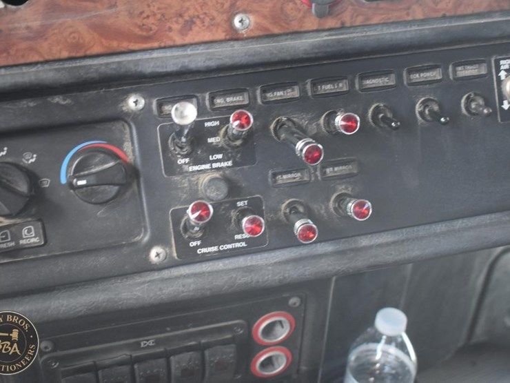 2005-peterbilt-378-image-74
