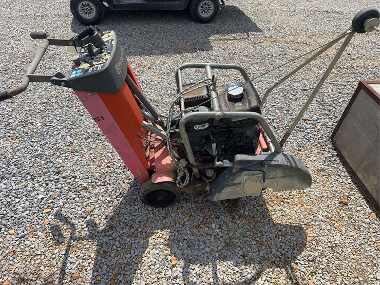 husqvarna-walk-behind-concrete-saw-image-5