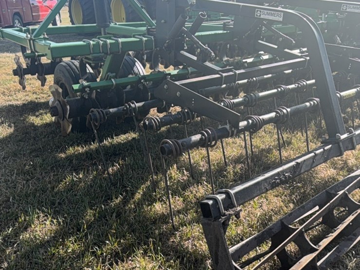 summers-40’-supercoulter-plus-vertical-tillage,-equipped-with-summer’s-heavy-duty-3-bar-harrows-and-rolling-baskets-image-22