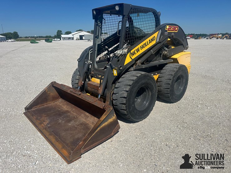 2015-new-holland-l230-image-1