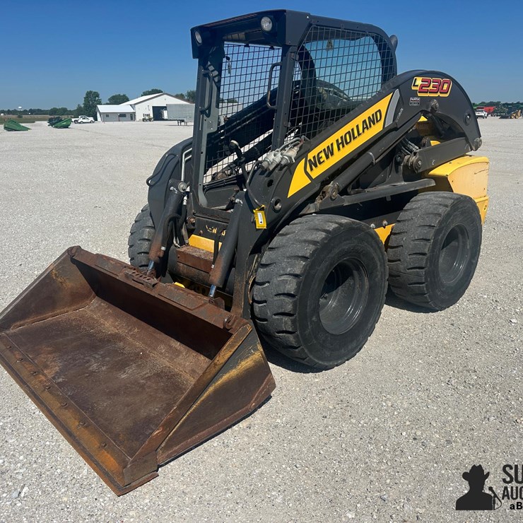 2015 NEW HOLLAND L230
