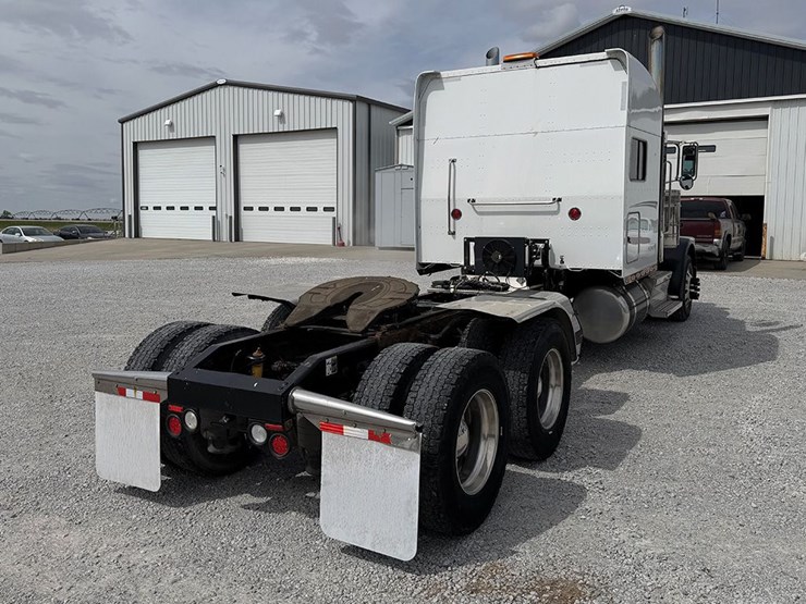 2018-peterbilt-389-image-2