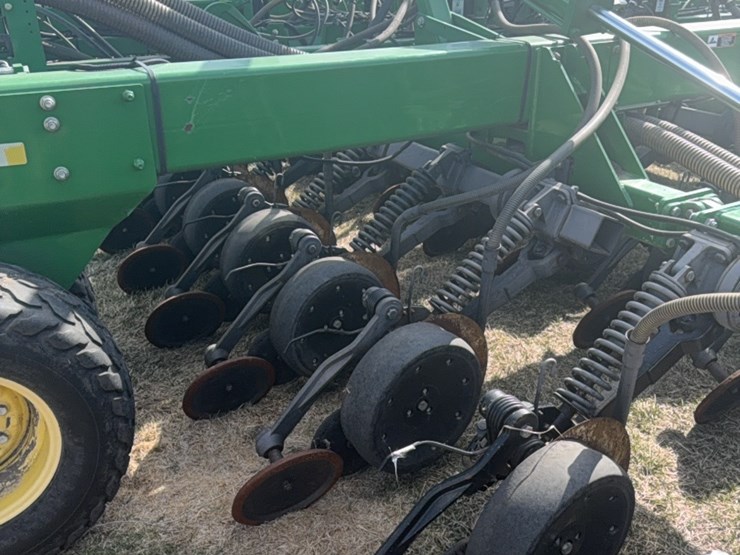 2000-john-deere-1910-image-39