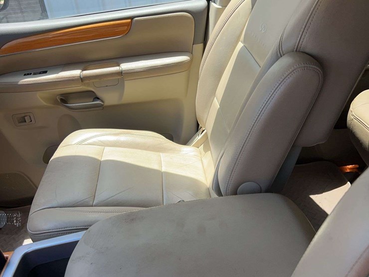 2010-infiniti-qx56-image-31
