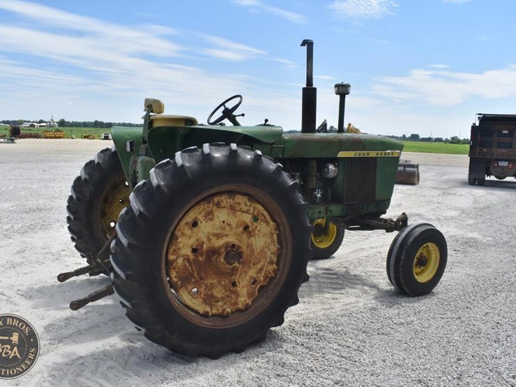 john-deere-3010-image-9