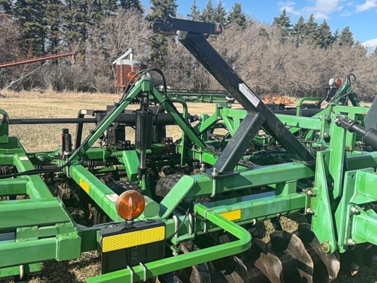 summers-40’-supercoulter-plus-vertical-tillage,-equipped-with-summer’s-heavy-duty-3-bar-harrows-and-rolling-baskets-image-58